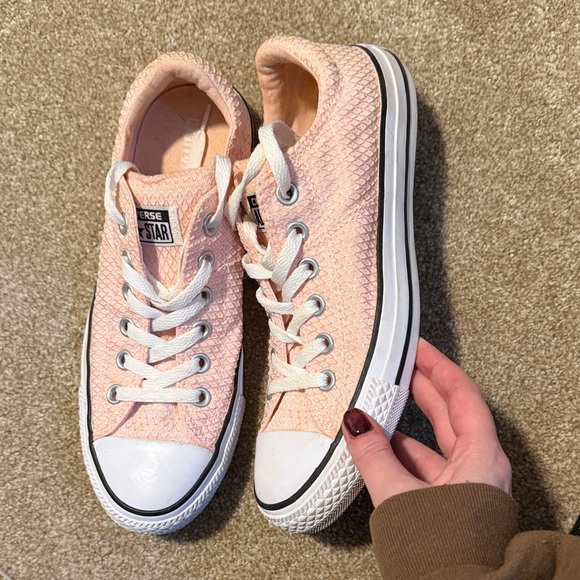 Converse women’s Pink Sneakers - Picture 4 of 8